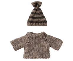 Maileg Sweater And Hat -Tiny Baby Essentials Store 17 4213 00 800x e264054c f814 46df b8fa e3a76dd39b88