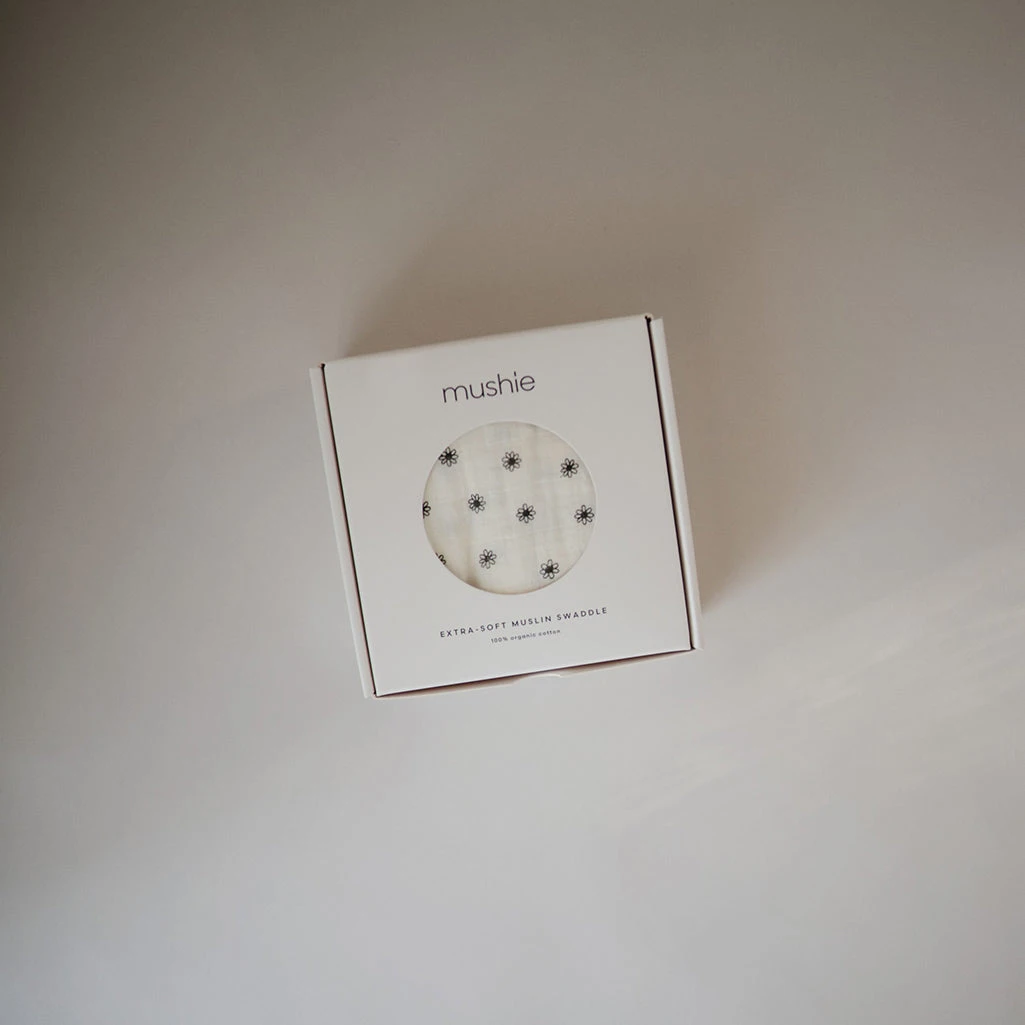 Mushie Organic Cotton Swaddle Blanket 9 Mushie Organic Cotton Swaddle Blanket - Image 9