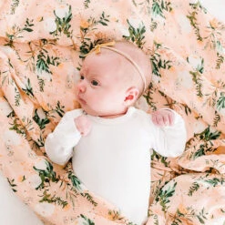 Muslin Swaddle -Tiny Baby Essentials Store LOULOUswaddlealt2