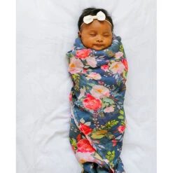 Muslin Swaddle -Tiny Baby Essentials Store LOULOUswaddlealt3