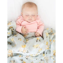 Muslin Swaddle -Tiny Baby Essentials Store LOULOUswaddlealt4
