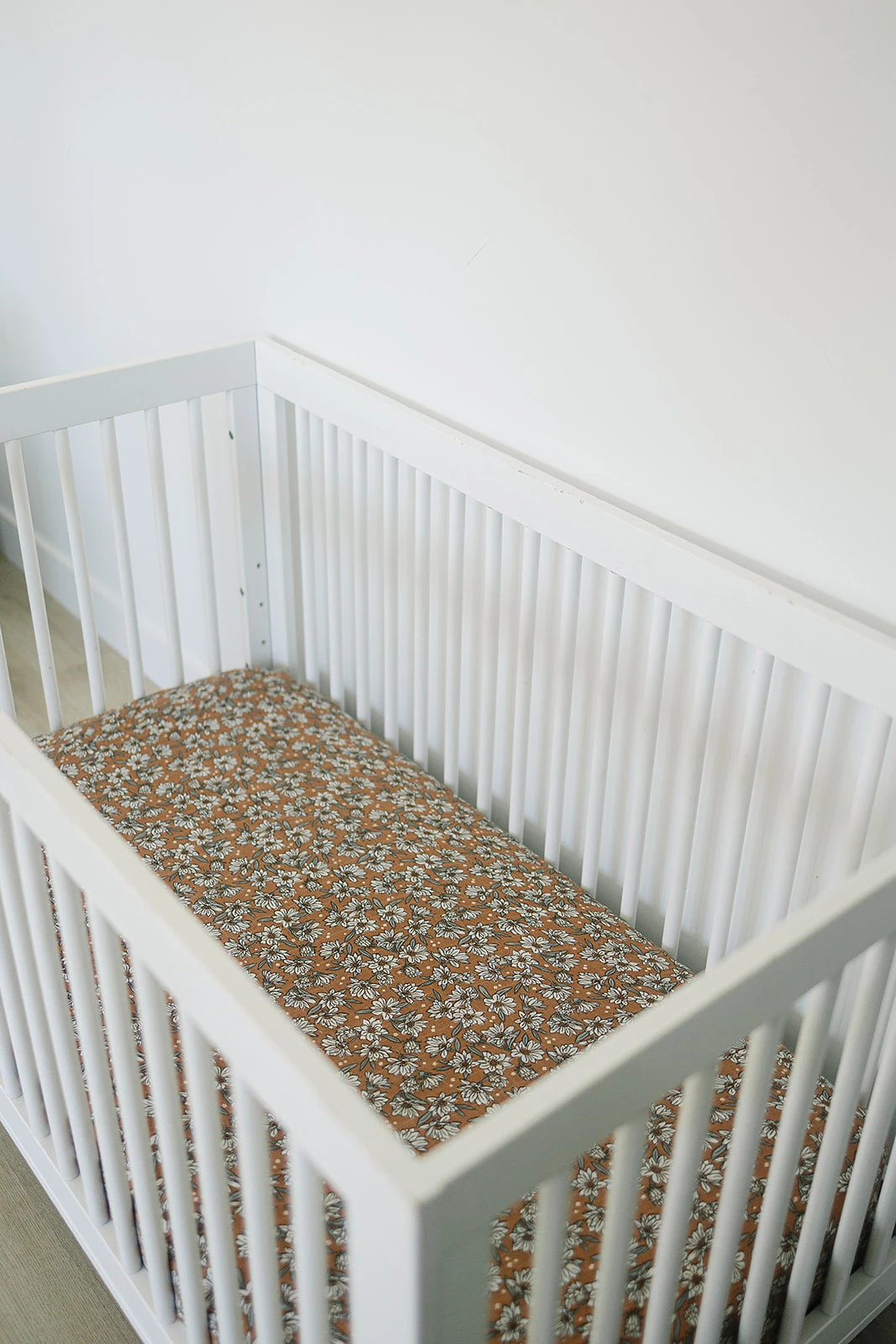 Muslin Crib Sheet | Magnolia 2 Muslin Crib Sheet | Magnolia - Image 2