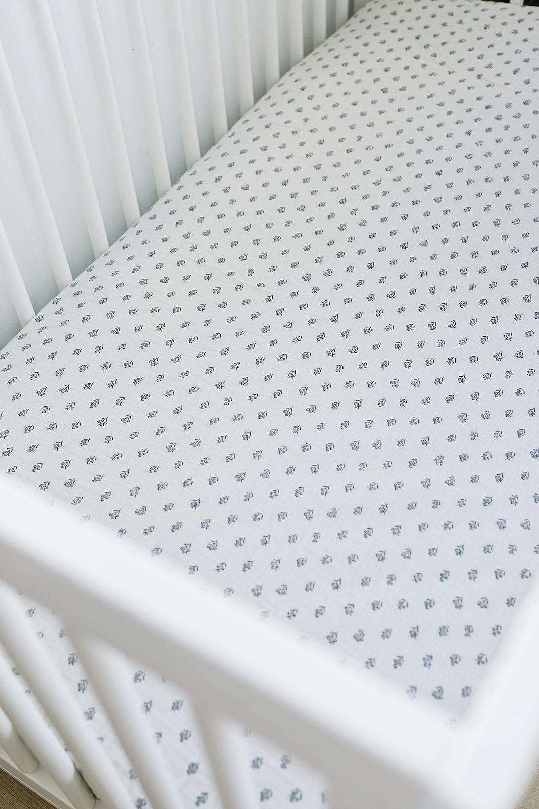 Muslin Crib Sheet | Cream Berry 5 Muslin Crib Sheet | Cream Berry - Image 5