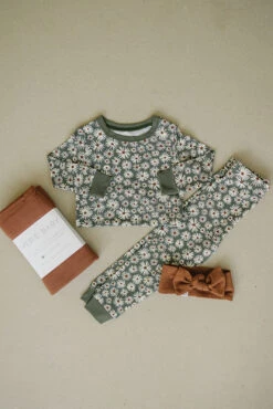 Ribbed Bamboo Cozy Set | Dark Green Daisy -Tiny Baby Essentials Store Z4A7634 websize
