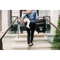 Liing Infant Car Seat 34 Liing Infant Car Seat -Tiny Baby Essentials Store clek liing lifestyle4