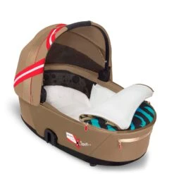 CYBEX Mios 3 Lux Carry Cot 39 CYBEX Mios 3 Lux Carry Cot -Tiny Baby Essentials Store cyb 21 int y315 karolinakurkova mios cot onlo insideview 17dbd21c63aad270