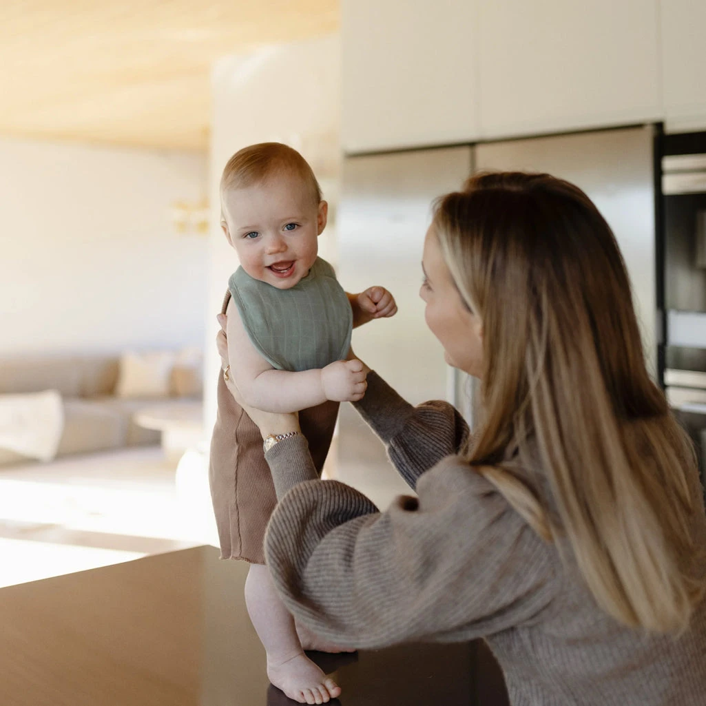 Mushie Muslin Bib 2-Pack 14 Mushie Muslin Bib 2-Pack - Image 14